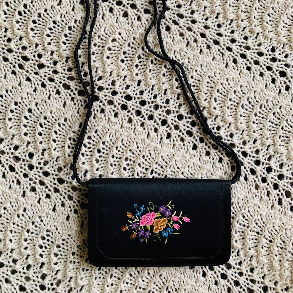 Vintage Black Crossbody Purse w/ Pretty Embroidered Flowers